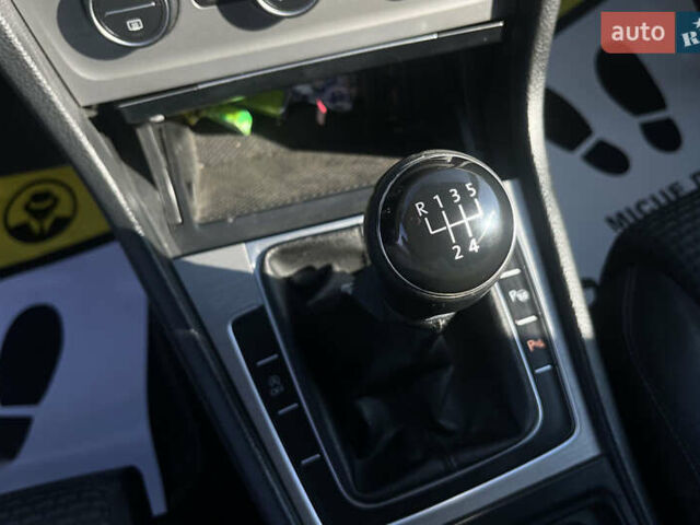 Белый Фольксваген Гольф, объемом двигателя 1.6 л и пробегом 268 тыс. км за 11000 $, фото 20 на Automoto.ua