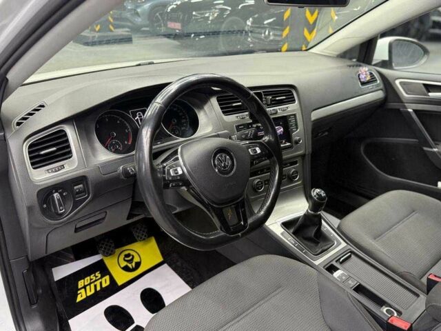 Білий Фольксваген Гольф, об'ємом двигуна 1.6 л та пробігом 231 тис. км за 11400 $, фото 8 на Automoto.ua