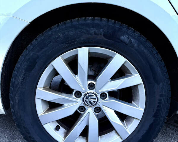 Белый Фольксваген Гольф, объемом двигателя 1.6 л и пробегом 256 тыс. км за 9500 $, фото 21 на Automoto.ua