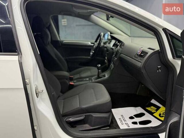 Фольксваген Гольф 2014 в Черновцах на Automoto.ua Белый Фольксваген Гольф, объемом двигателя 1.6 л и пробегом 231 тыс. км за 11400 $, фото 18 на Automoto.ua