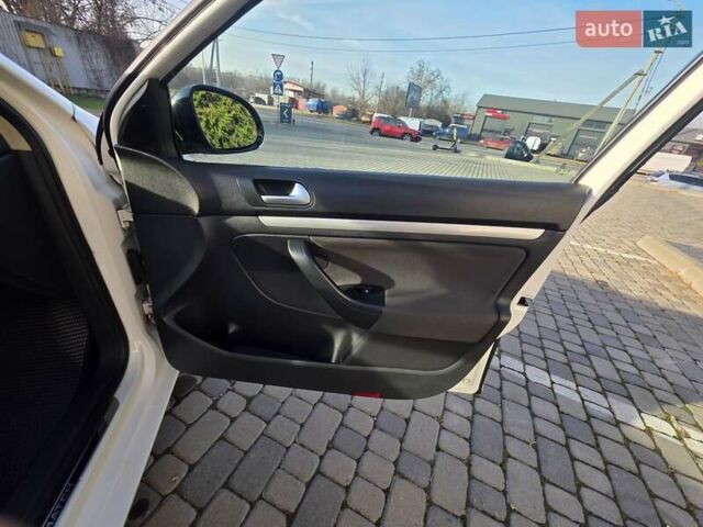 Белый Фольксваген Гольф, объемом двигателя 1.6 л и пробегом 238 тыс. км за 8450 $, фото 45 на Automoto.ua