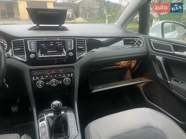 Белый Фольксваген Гольф, объемом двигателя 1.6 л и пробегом 216 тыс. км за 10900 $, фото 39 на Automoto.ua