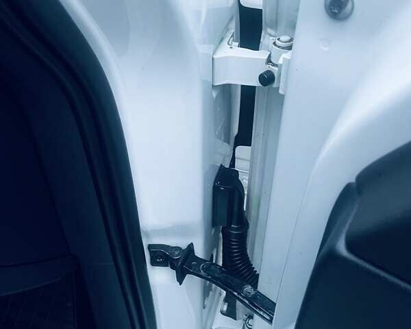 Белый Фольксваген Гольф, объемом двигателя 1.6 л и пробегом 216 тыс. км за 10900 $, фото 101 на Automoto.ua