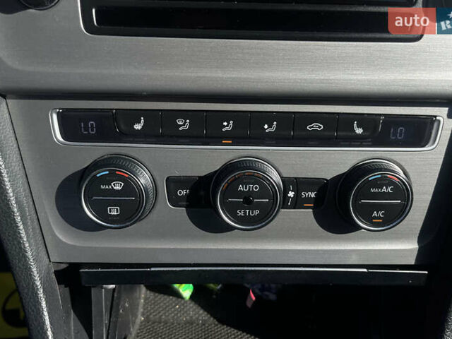 Белый Фольксваген Гольф, объемом двигателя 1.6 л и пробегом 268 тыс. км за 11000 $, фото 19 на Automoto.ua