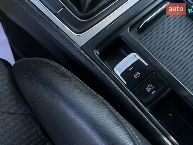 Белый Фольксваген Гольф, объемом двигателя 1.6 л и пробегом 268 тыс. км за 11000 $, фото 21 на Automoto.ua