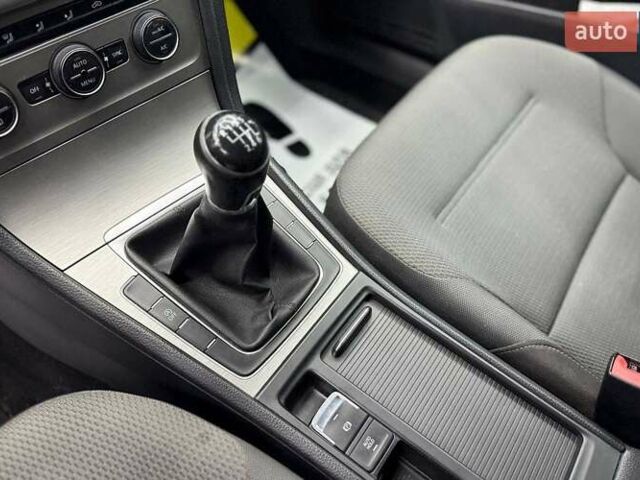 Фольксваген Гольф 2014 в Черновцах на Automoto.ua Белый Фольксваген Гольф, объемом двигателя 1.6 л и пробегом 231 тыс. км за 11400 $, фото 14 на Automoto.ua
