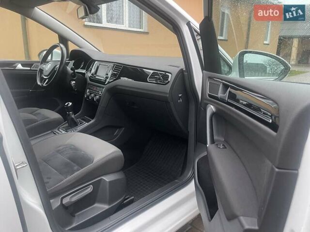 Белый Фольксваген Гольф, объемом двигателя 1.6 л и пробегом 216 тыс. км за 10900 $, фото 23 на Automoto.ua