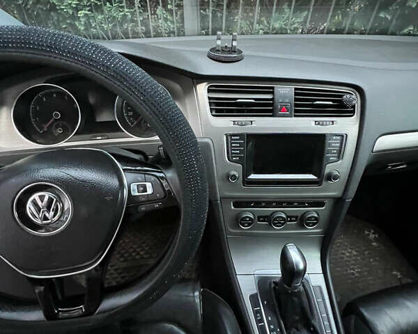 Белый Фольксваген Гольф, объемом двигателя 1.4 л и пробегом 345 тыс. км за 9499 $, фото 3 на Automoto.ua