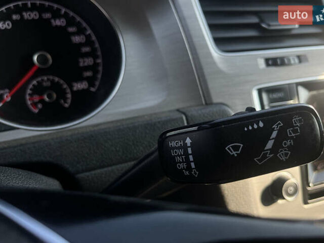 Белый Фольксваген Гольф, объемом двигателя 1.6 л и пробегом 268 тыс. км за 11000 $, фото 25 на Automoto.ua