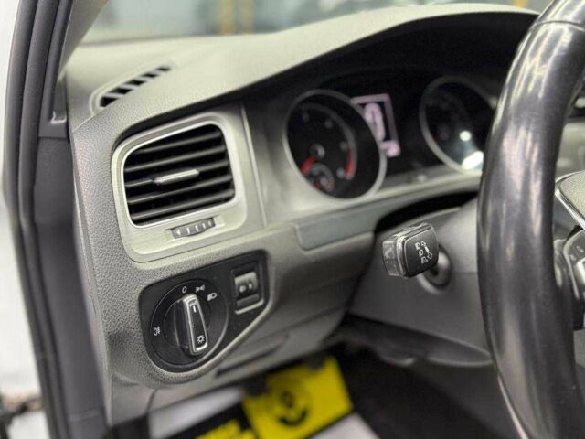 Білий Фольксваген Гольф, об'ємом двигуна 1.6 л та пробігом 231 тис. км за 11400 $, фото 11 на Automoto.ua