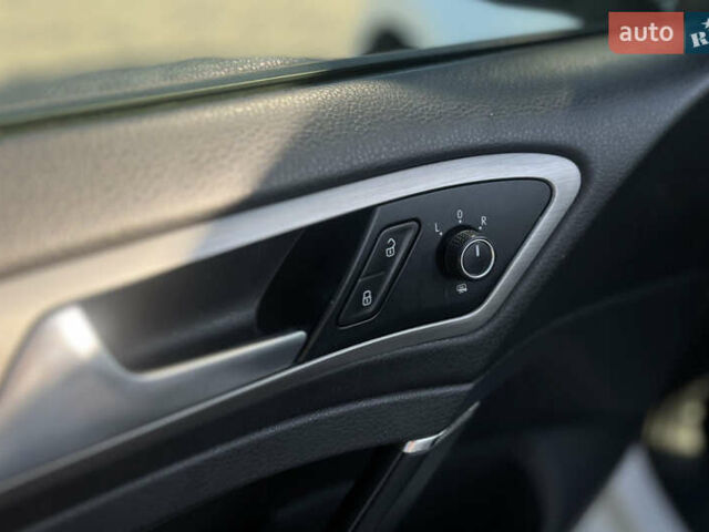 Белый Фольксваген Гольф, объемом двигателя 1.6 л и пробегом 268 тыс. км за 11000 $, фото 15 на Automoto.ua