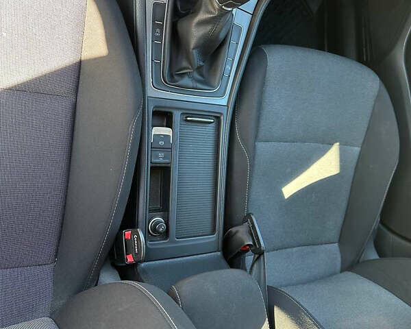 Белый Фольксваген Гольф, объемом двигателя 1.6 л и пробегом 203 тыс. км за 10500 $, фото 13 на Automoto.ua