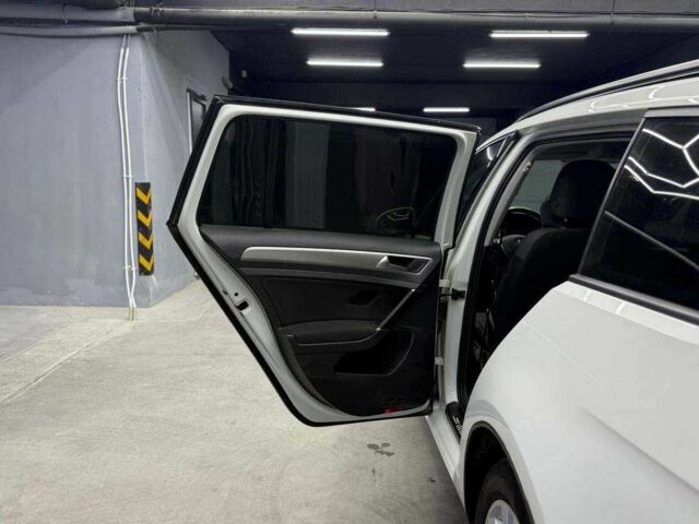 Білий Фольксваген Гольф, об'ємом двигуна 1.6 л та пробігом 231 тис. км за 11400 $, фото 20 на Automoto.ua