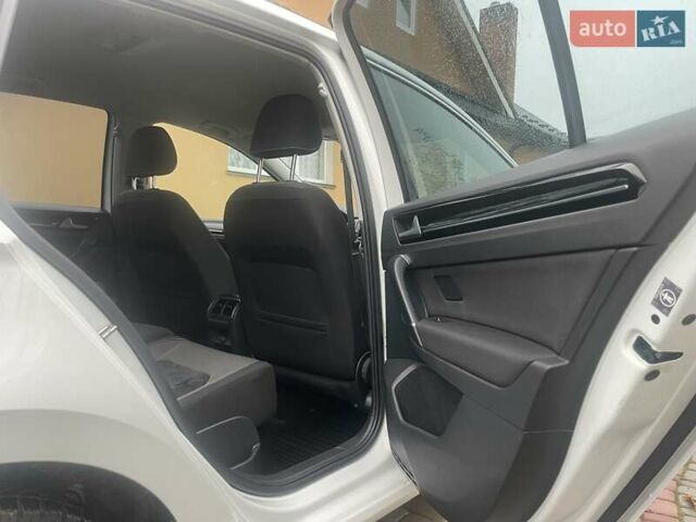 Белый Фольксваген Гольф, объемом двигателя 1.6 л и пробегом 216 тыс. км за 10900 $, фото 26 на Automoto.ua