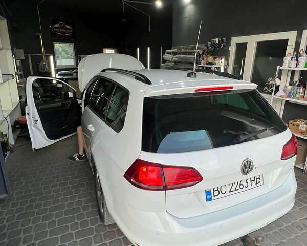 Белый Фольксваген Гольф, объемом двигателя 1.4 л и пробегом 345 тыс. км за 9499 $, фото 8 на Automoto.ua