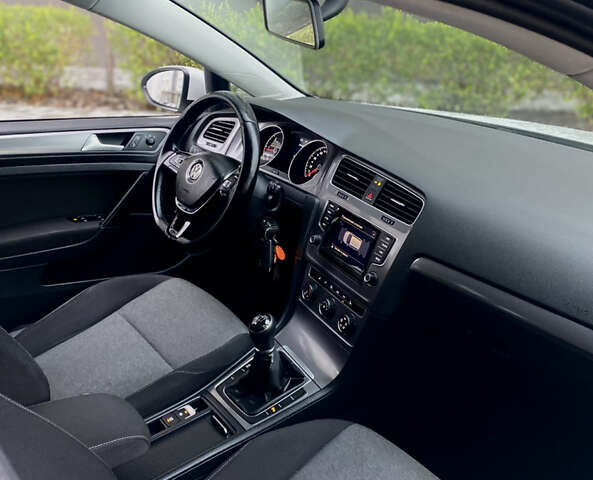 Белый Фольксваген Гольф, объемом двигателя 1.6 л и пробегом 275 тыс. км за 8700 $, фото 17 на Automoto.ua