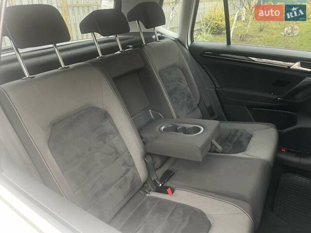 Белый Фольксваген Гольф, объемом двигателя 1.6 л и пробегом 216 тыс. км за 10900 $, фото 27 на Automoto.ua