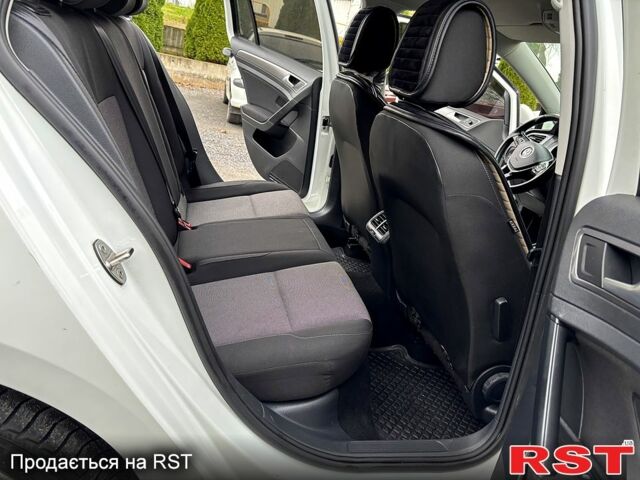 Білий Фольксваген Гольф, об'ємом двигуна 1.6 л та пробігом 246 тис. км за 9350 $, фото 12 на Automoto.ua