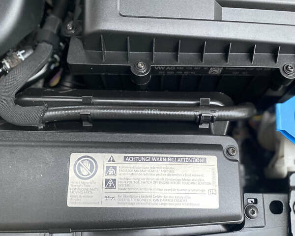 Белый Фольксваген Гольф, объемом двигателя 1.6 л и пробегом 275 тыс. км за 8700 $, фото 27 на Automoto.ua