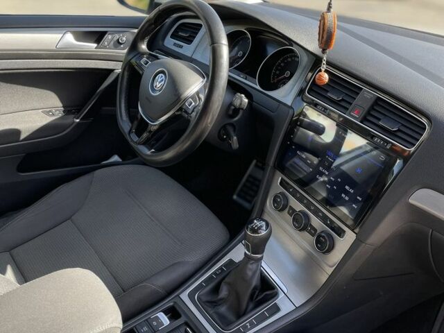 Белый Фольксваген Гольф, объемом двигателя 1.6 л и пробегом 255 тыс. км за 10900 $, фото 12 на Automoto.ua