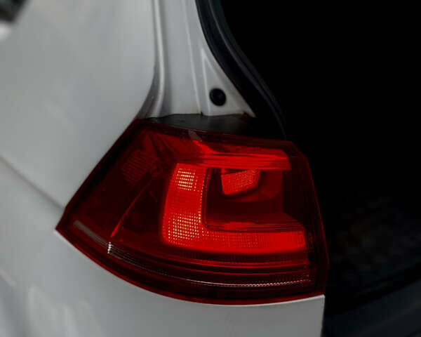 Белый Фольксваген Гольф, объемом двигателя 1.6 л и пробегом 275 тыс. км за 8700 $, фото 13 на Automoto.ua