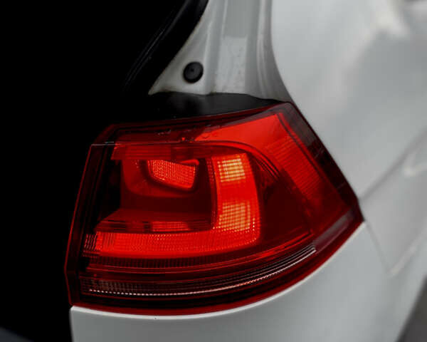 Белый Фольксваген Гольф, объемом двигателя 1.6 л и пробегом 275 тыс. км за 8700 $, фото 12 на Automoto.ua