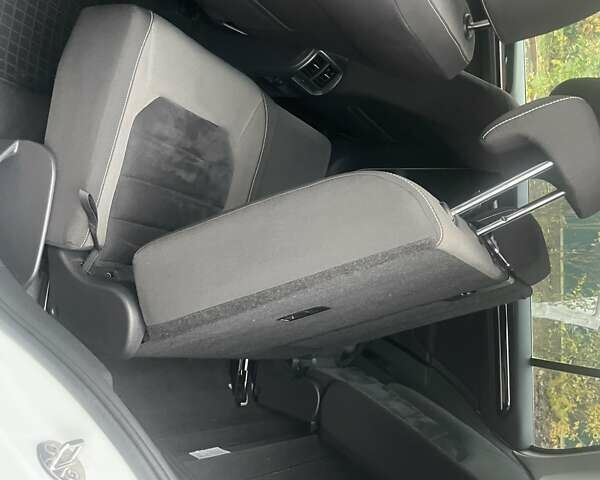 Белый Фольксваген Гольф, объемом двигателя 1.6 л и пробегом 216 тыс. км за 10900 $, фото 56 на Automoto.ua