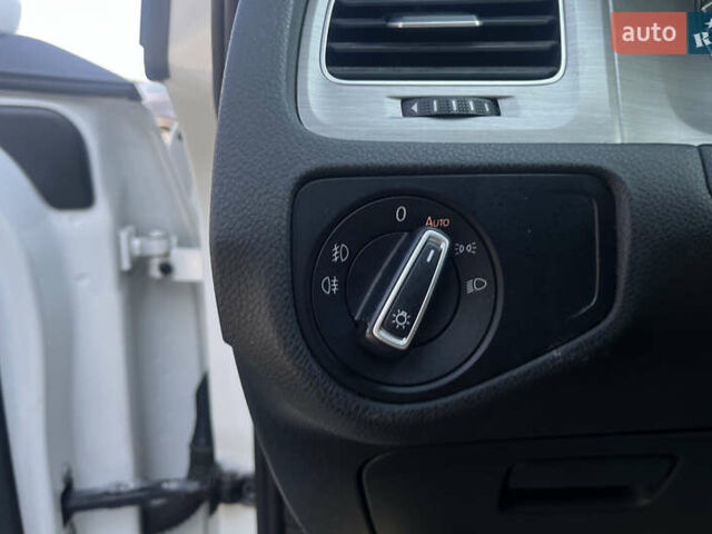 Белый Фольксваген Гольф, объемом двигателя 1.6 л и пробегом 268 тыс. км за 11000 $, фото 24 на Automoto.ua