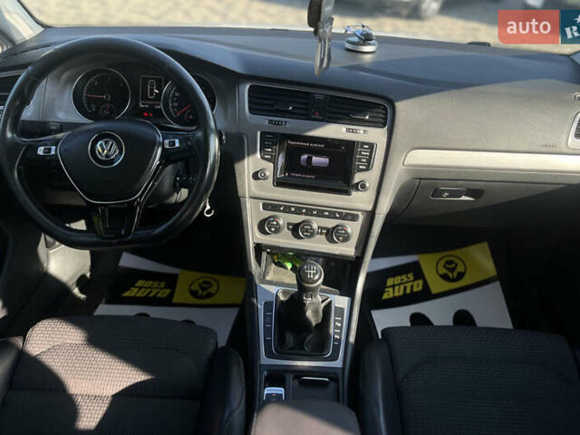 Белый Фольксваген Гольф, объемом двигателя 1.6 л и пробегом 268 тыс. км за 11000 $, фото 8 на Automoto.ua