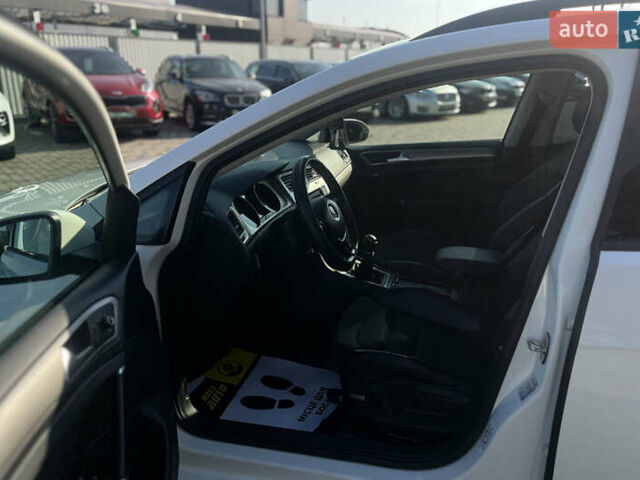 Белый Фольксваген Гольф, объемом двигателя 1.6 л и пробегом 268 тыс. км за 11000 $, фото 13 на Automoto.ua