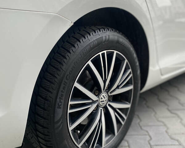 Белый Фольксваген Гольф, объемом двигателя 1.6 л и пробегом 275 тыс. км за 8700 $, фото 8 на Automoto.ua