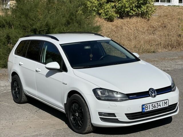 Белый Фольксваген Гольф, объемом двигателя 1.6 л и пробегом 255 тыс. км за 10900 $, фото 1 на Automoto.ua