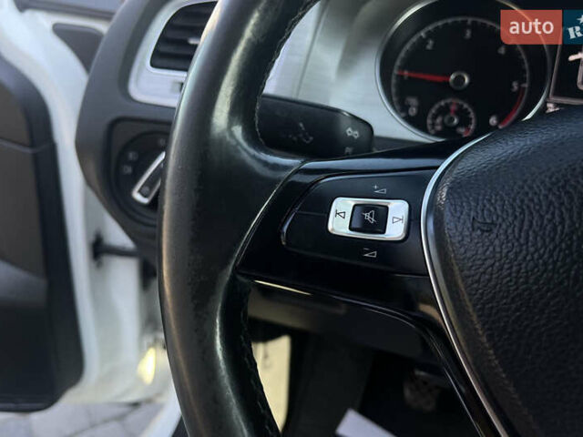 Белый Фольксваген Гольф, объемом двигателя 1.6 л и пробегом 268 тыс. км за 11000 $, фото 22 на Automoto.ua