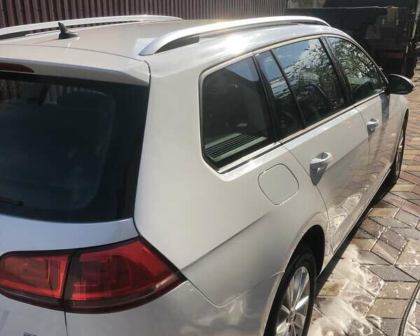 Белый Фольксваген Гольф, объемом двигателя 1.6 л и пробегом 233 тыс. км за 9000 $, фото 2 на Automoto.ua