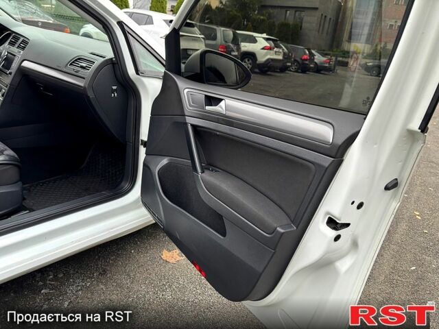 Білий Фольксваген Гольф, об'ємом двигуна 1.6 л та пробігом 246 тис. км за 9350 $, фото 11 на Automoto.ua