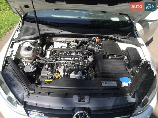 Белый Фольксваген Гольф, объемом двигателя 1.6 л и пробегом 210 тыс. км за 10000 $, фото 33 на Automoto.ua