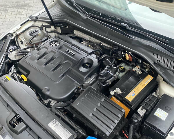 Белый Фольксваген Гольф, объемом двигателя 1.6 л и пробегом 275 тыс. км за 8700 $, фото 25 на Automoto.ua