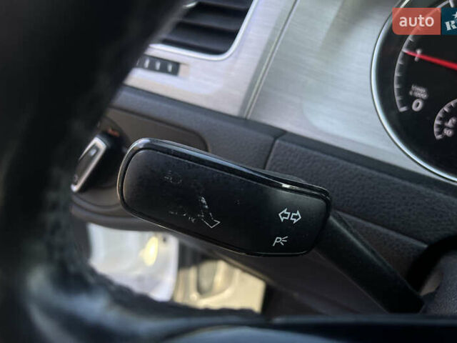 Белый Фольксваген Гольф, объемом двигателя 1.6 л и пробегом 268 тыс. км за 11000 $, фото 26 на Automoto.ua