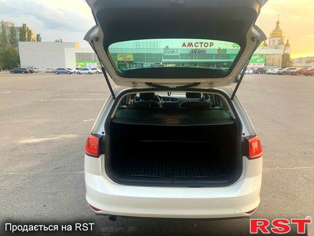 Белый Фольксваген Гольф, объемом двигателя 1.6 л и пробегом 258 тыс. км за 10700 $, фото 7 на Automoto.ua