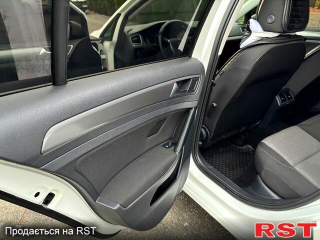 Білий Фольксваген Гольф, об'ємом двигуна 1.6 л та пробігом 246 тис. км за 9350 $, фото 9 на Automoto.ua