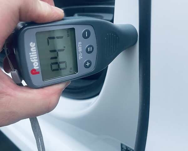 Белый Фольксваген Гольф, объемом двигателя 1.6 л и пробегом 216 тыс. км за 10900 $, фото 74 на Automoto.ua