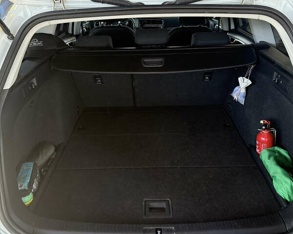 Белый Фольксваген Гольф, объемом двигателя 1.6 л и пробегом 256 тыс. км за 9500 $, фото 33 на Automoto.ua