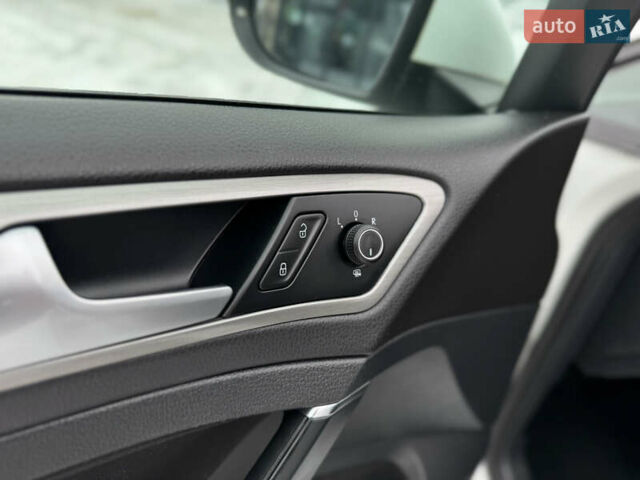 Белый Фольксваген Гольф, объемом двигателя 1.6 л и пробегом 244 тыс. км за 10900 $, фото 43 на Automoto.ua