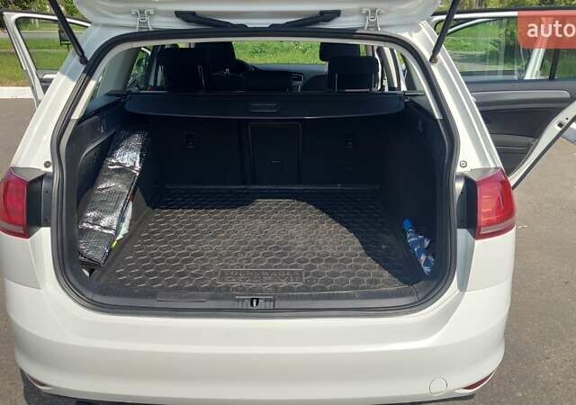 Белый Фольксваген Гольф, объемом двигателя 1.6 л и пробегом 163 тыс. км за 11000 $, фото 9 на Automoto.ua