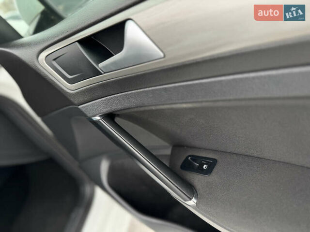 Белый Фольксваген Гольф, объемом двигателя 1.6 л и пробегом 244 тыс. км за 10900 $, фото 78 на Automoto.ua