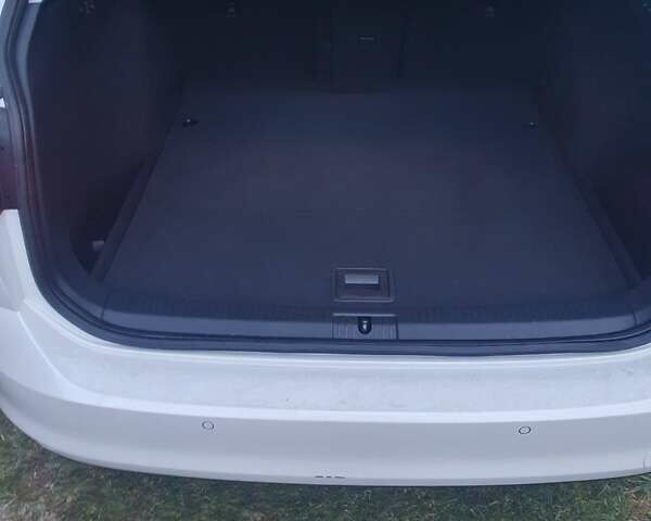 Белый Фольксваген Гольф, объемом двигателя 1.6 л и пробегом 195 тыс. км за 13375 $, фото 6 на Automoto.ua