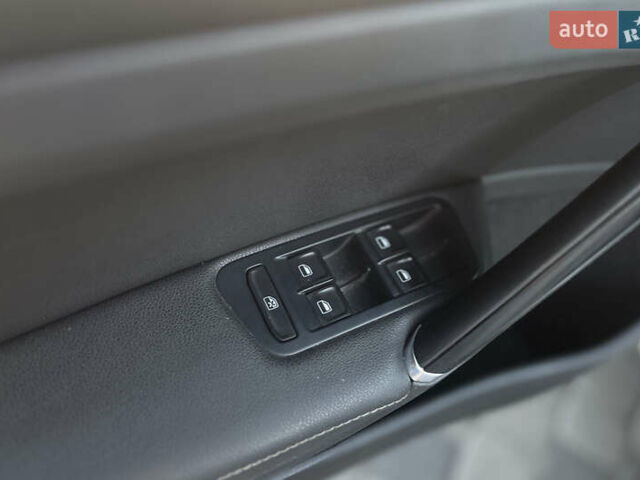 Белый Фольксваген Гольф, объемом двигателя 1.6 л и пробегом 268 тыс. км за 11000 $, фото 14 на Automoto.ua