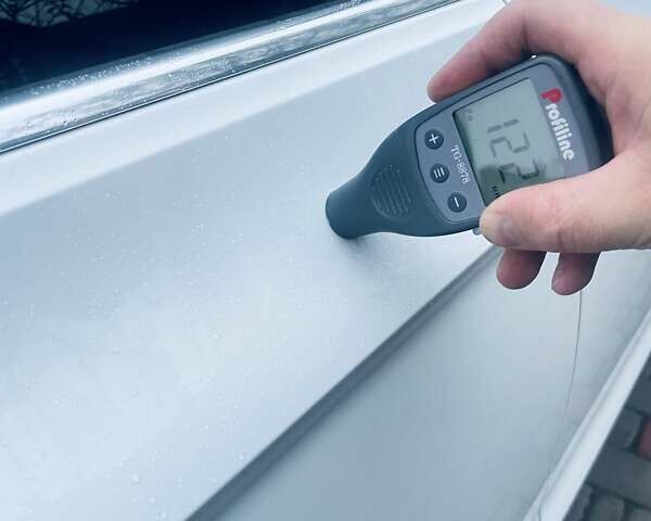 Белый Фольксваген Гольф, объемом двигателя 1.6 л и пробегом 216 тыс. км за 10900 $, фото 86 на Automoto.ua