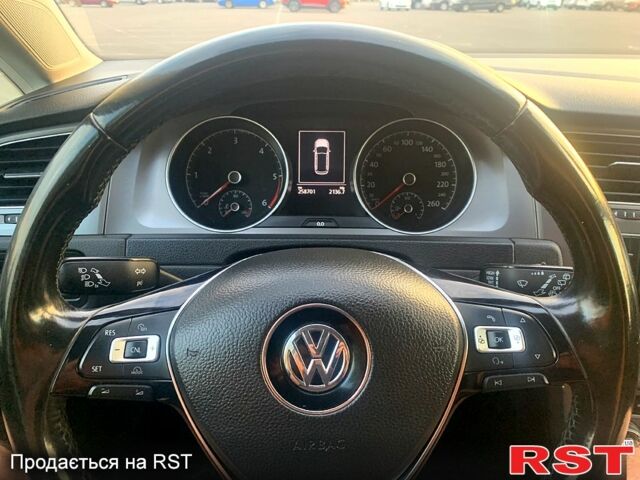 Белый Фольксваген Гольф, объемом двигателя 1.6 л и пробегом 258 тыс. км за 10700 $, фото 4 на Automoto.ua