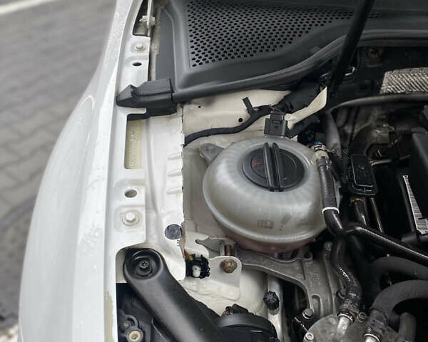 Белый Фольксваген Гольф, объемом двигателя 1.6 л и пробегом 275 тыс. км за 8700 $, фото 24 на Automoto.ua